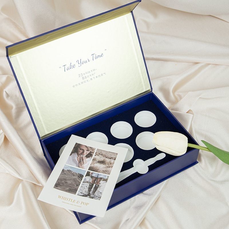 Rechthoekige luxe rigide magnetische cadeaubon voor parfumverpakking huidverzorging set essentiële olie