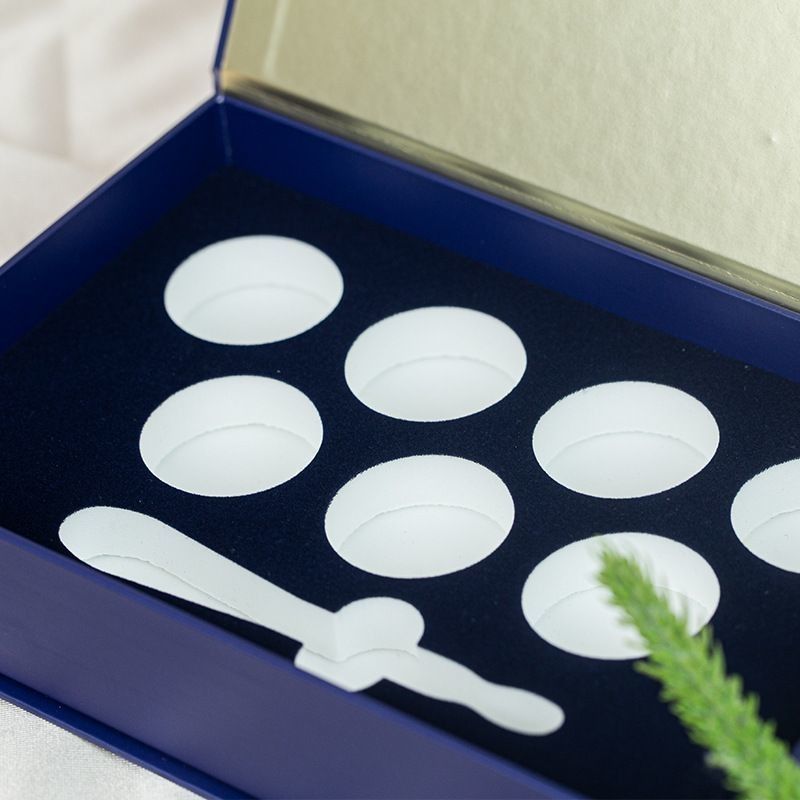 Rechthoekige luxe rigide magnetische cadeaubon voor parfumverpakking huidverzorging set essentiële olie