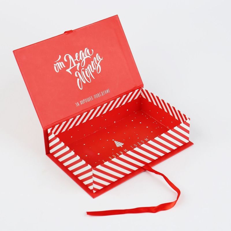 Op maat gemaakte magnetische sluiting rigide dozen Cmyk kleurenprinten Cosmetische cadeaubon verpakking