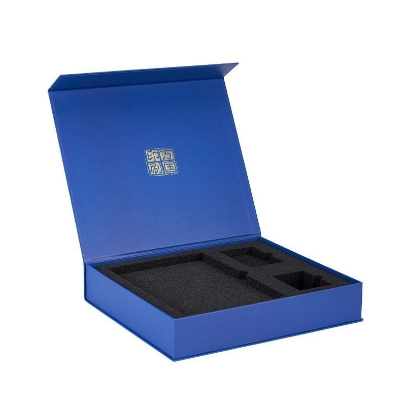 Gepersonaliseerde Magnet Rigid Cardboard Hardcover Gift Box Voor Horloge T-Shirt Candy Juwelen