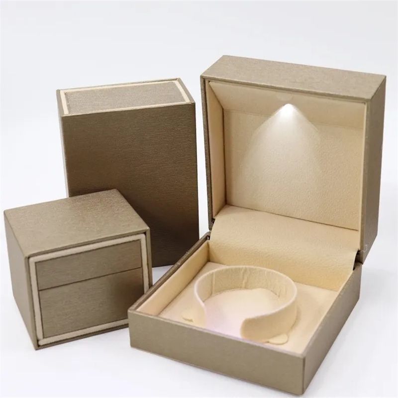 Ring/ketting/oorbellen doos Bulk Leading Time 15-20 dagen 100% recyclebaar papier verpakking laken doos met LED-licht