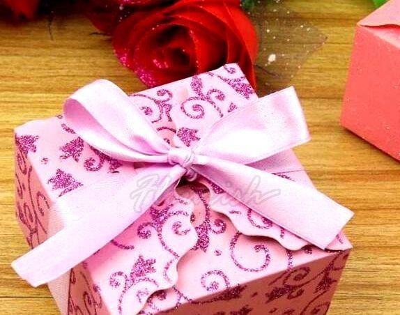 Roze kunstpapier op maat geschenkdoos Warm stempelen Bowknot type Candy cadeaubon