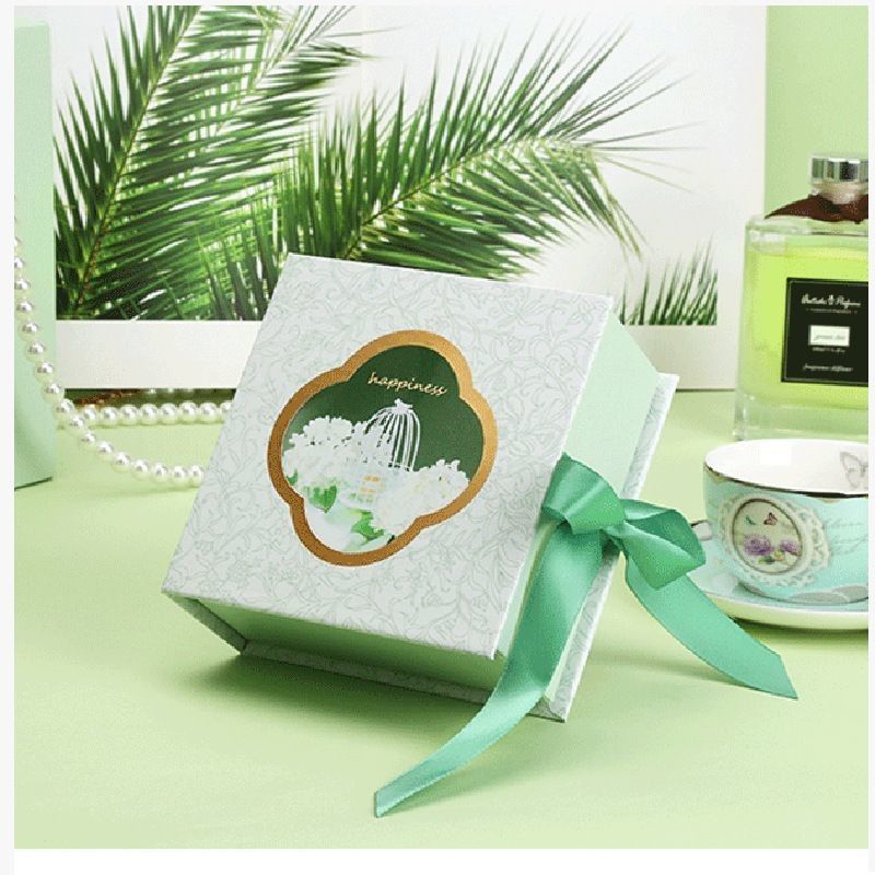 Boek Type Magnetische Clousre Papier Verpakking Geschenkdoos Met Ribbon Custom Logo Gedrukt